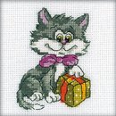 Котенок с подарком (10*10 см)